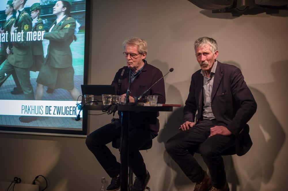 Gijsbert Hanekroot en Theo  Bakker tijdens de presentatie.