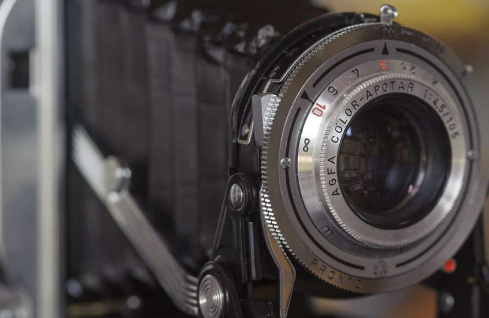 Een oude analoge camera, 6x9 cm opname formaat, ook dat mis je wel bij digitale fotografie.