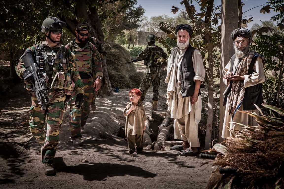 Foto Bas Bogaerts - gemaakt tijdens tijdens voetpatrouille met paracommando's in talibangebied rond Kunduz